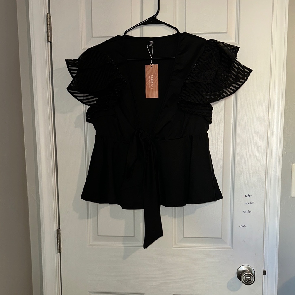 SHEIN Black Ruffled Sleeve Blouse